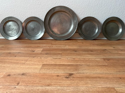 Antike zinnteller mit gravur - zinnteller,