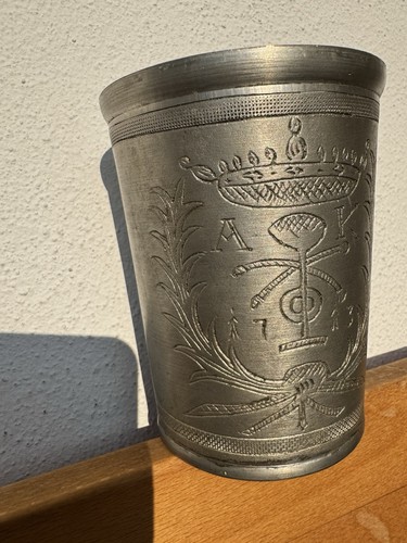 Alter zinnbecher gravierung - alter,