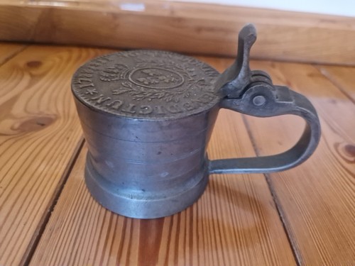 Zinnkrug mit antiker - , medaille
